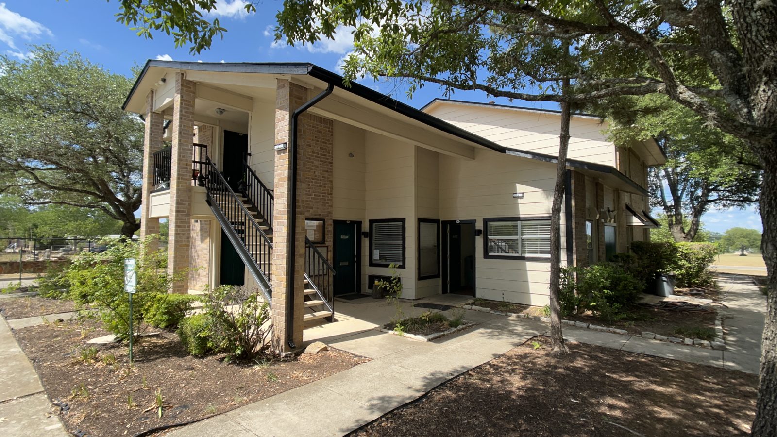 Blanco Oaks Apartments Blanco, TX Photos